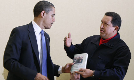 Chavez-gives-a-book-to-Ob-001